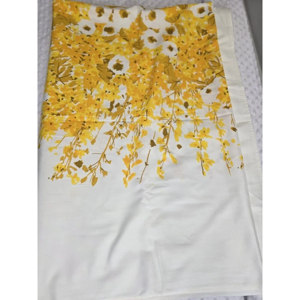Vintage 1970s Floral Sprays Tablecloth Vera Press 54103 Signature 84